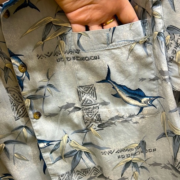 Hook & Tackle shirt, size medium - Picture 4 of 7